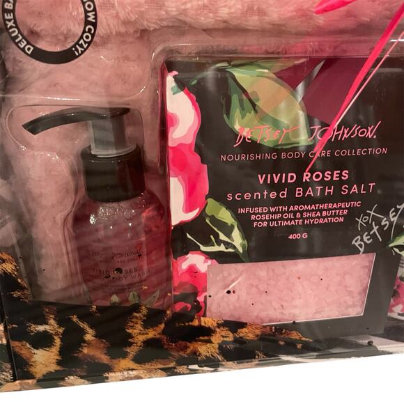 BETSEY JOHNSON Deluxe Bath Gift Collection-NEW - Picture 3 of 5